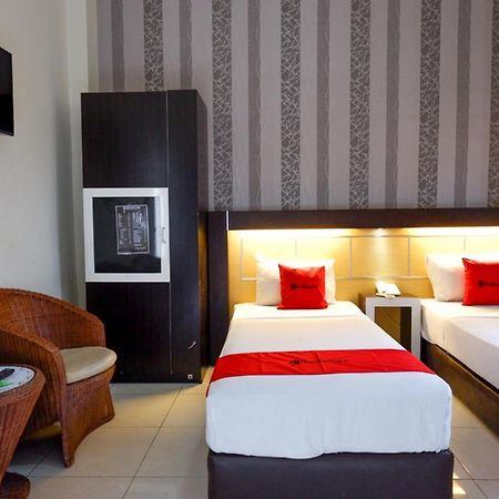 เรดดอร์ซ แอท โฮเต็ล บูมี ปาลูปี Hotel ภายนอก รูปภาพ